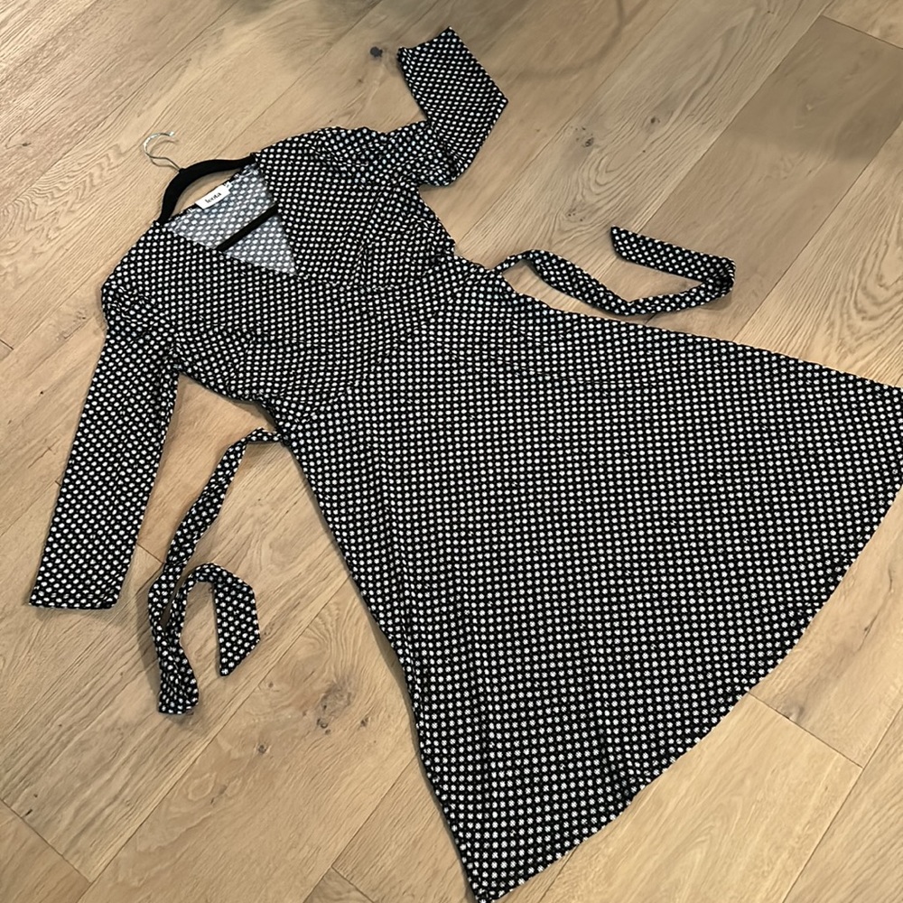Leota Perfect (Faux)Wrap Dress